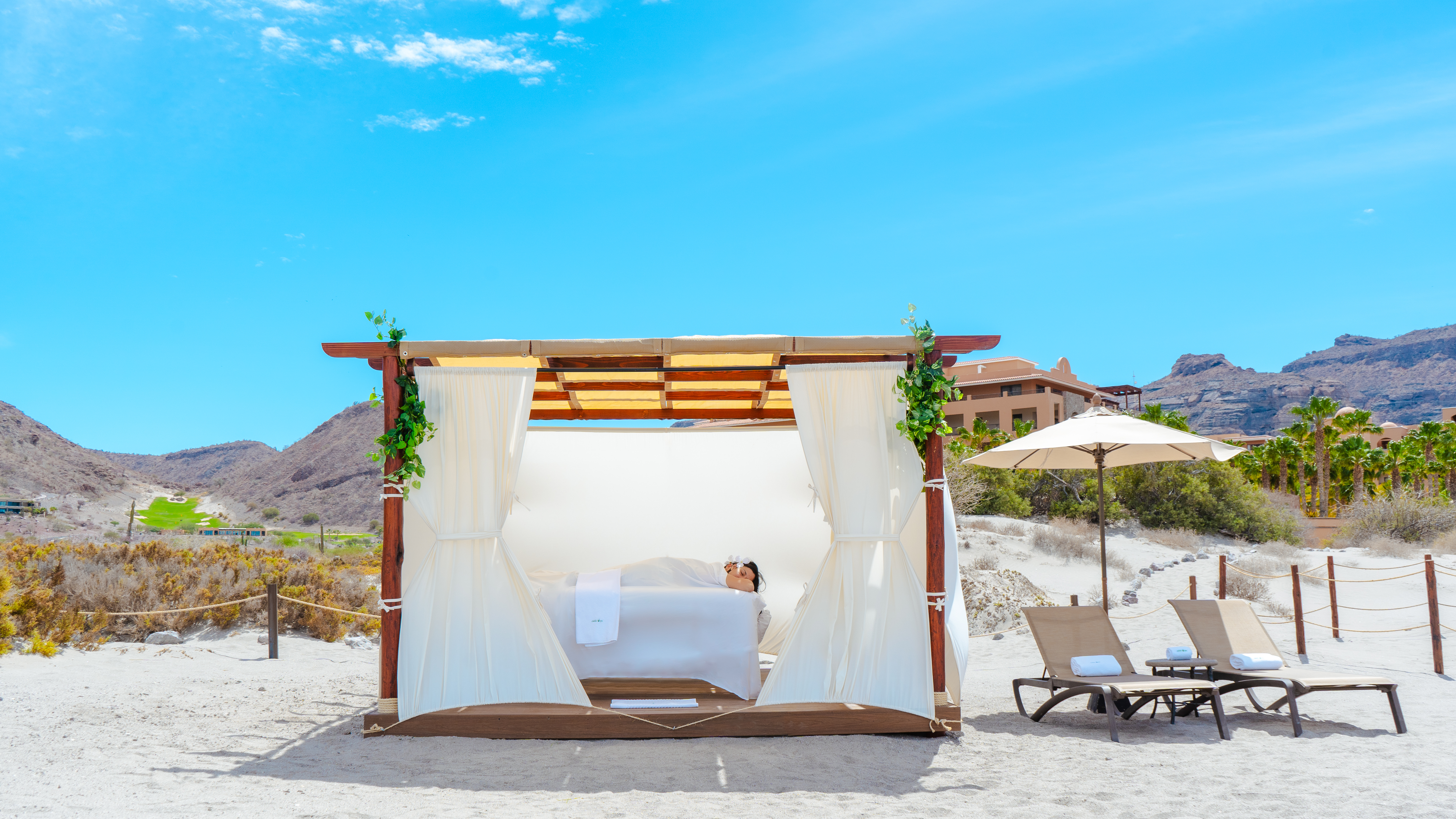 Sound Healing Massage by the Sea: A New Wellness Experience in Loreto